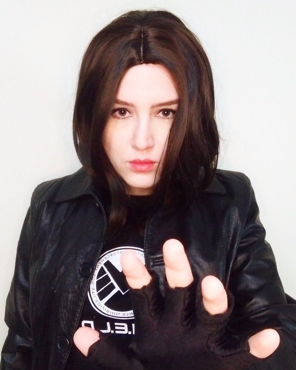 PriOsco's tweet photo. Please recognize me, I'm your fan.💜🇧🇷

#ChloeBennet #daisyjohnson #AgentsofSHIELD https://t.co/kuSNNk6Awe