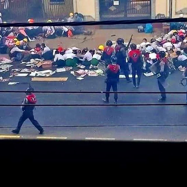 Hello world, the police and soldiers in Burma are no longer humane .
On this day of general strike, students and teachers were thrown to the ground, threatened with guns and loaded onto trucks.

Please help us 😢 pleaseeeeee 
(Leeeeeeesee pal MLM tway 😡