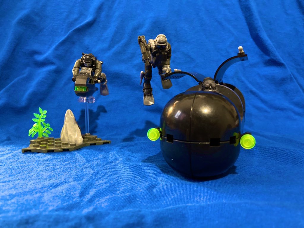 bkah_brient's tweet photo. @CM320Class Got the amphibious crew in the house! Got the SEAL Specialist based off the mini driver propulsion vehicle and the SEAL Sub Recon Set which is a mini sub carrier. Let’s take a dive and cruise in the deep blue! Checkout #JANGBRiCKS #MegaBloks https://t.co/HjDziY0Cim
