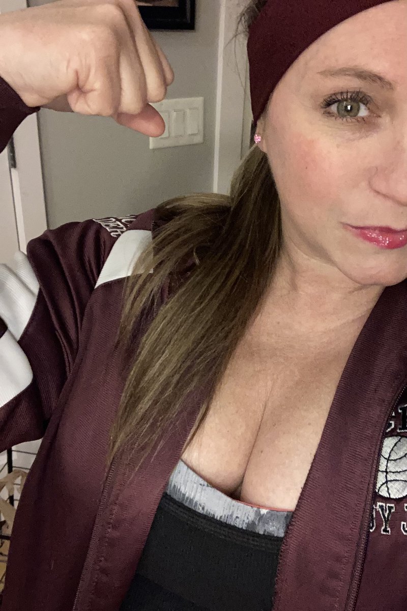 azPRninja's tweet photo. I know I work a lot but no matter what time is, I need to get up and move my bones!!
#CREFit ➡️ Feels good to get 3 miles on the treadmill, get some cardio in, upper body, squats, lunges and.... https://t.co/bNv0zBfehA