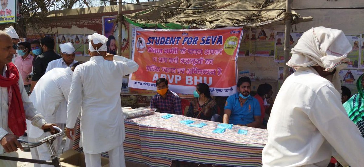 ABVPVoice's tweet photo. संत शिरोमणि गुरु रविदास जी की जयंती के अवसर पर अभाविप बनारस हिन्दू विश्वविद्यालय इकाई के कार्यकर्ताओं ने 'सेवार्थ विद्यार्थी' के माध्यम से रविदास जी की जन्मभूमि, सीर गोवर्धनपुर में देश भर से पधारे अनुयायियों की सेवा हेतु सहायता शिविर लगाया। https://t.co/lCd1KsHrJO