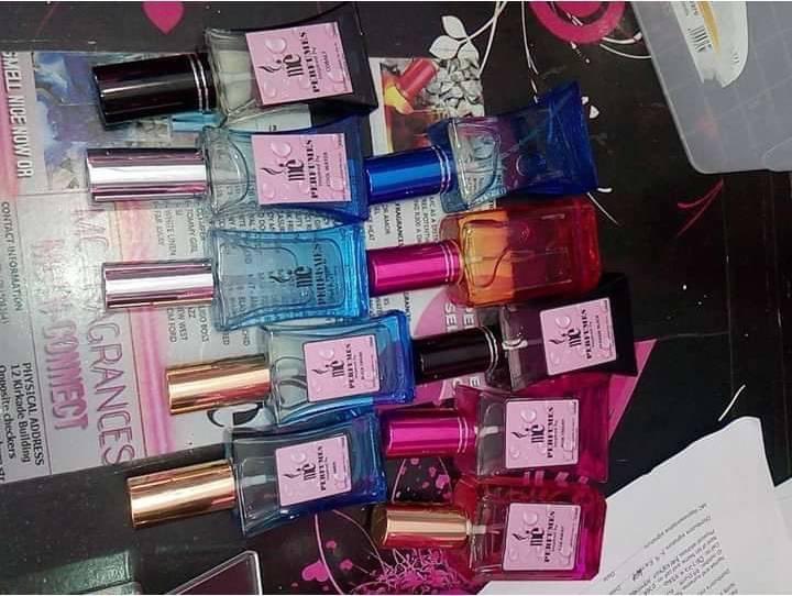AdvoBarryRoux's tweet photo. This is Kamogelo Ramahuta, a 17yrs old girl (grade 11 learner) from Limpopo who's being raised by a single unemployed mother. Kamo sells perfumes (priced R100 &amp; R150 ) to fund her dreams &amp; would really appreciate your support. To place your order, call /WhatsApp on 067 224 4560 https://t.co/r9hamDq5vq