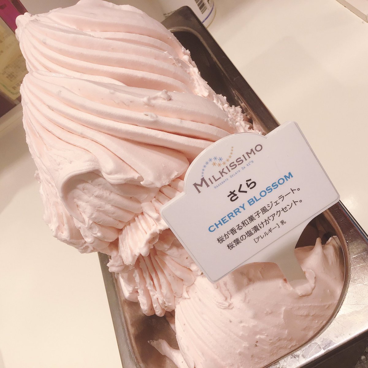 MilkissimoA's tweet photo. 春限定フレーバーの『さくら』が本日からショーケースにて並んでおります(*¨*)♡
お立ち寄りの際はお試しください🌸 #ミルキッシモアピア #ミルキッシモ #札幌 #札幌カフェ #札幌スイーツ #札幌グルメ #札幌駅 #jrタワー #ジェラート #函館  #milkissimo #milkissimoapia #sapporo #sapporocafe https://t.co/SWm9cYnq6P