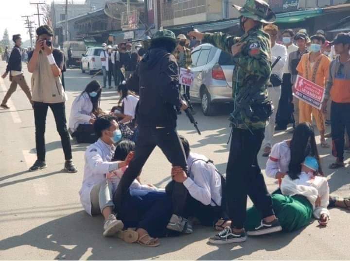 Hwo many dead bodies UN need to take action?
#MilkTeaAlliance 
#WhatsHappeningInMyanmar 
#Feb28Coup