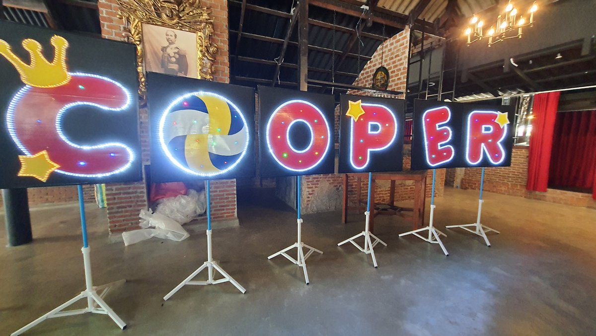 _cooperofficial's tweet photo. ป้ายไฟพร้อมแล้วน้าาา

#cooper_patpasit
#แล้วแต่เปอร์ 
#คิดถึงจังขอเจอหน่อย https://t.co/7GzBVbzD3p
