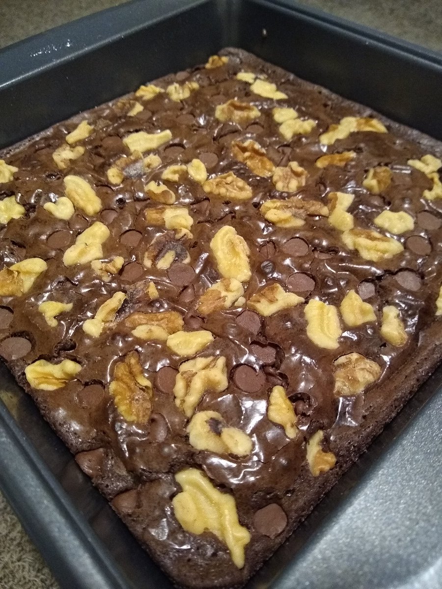 OUlloa19's tweet photo. Y nuez que hicimos brownies hoy. #sabadodehornearcosas  @CelestePadgett https://t.co/pzjeLiQiIZ