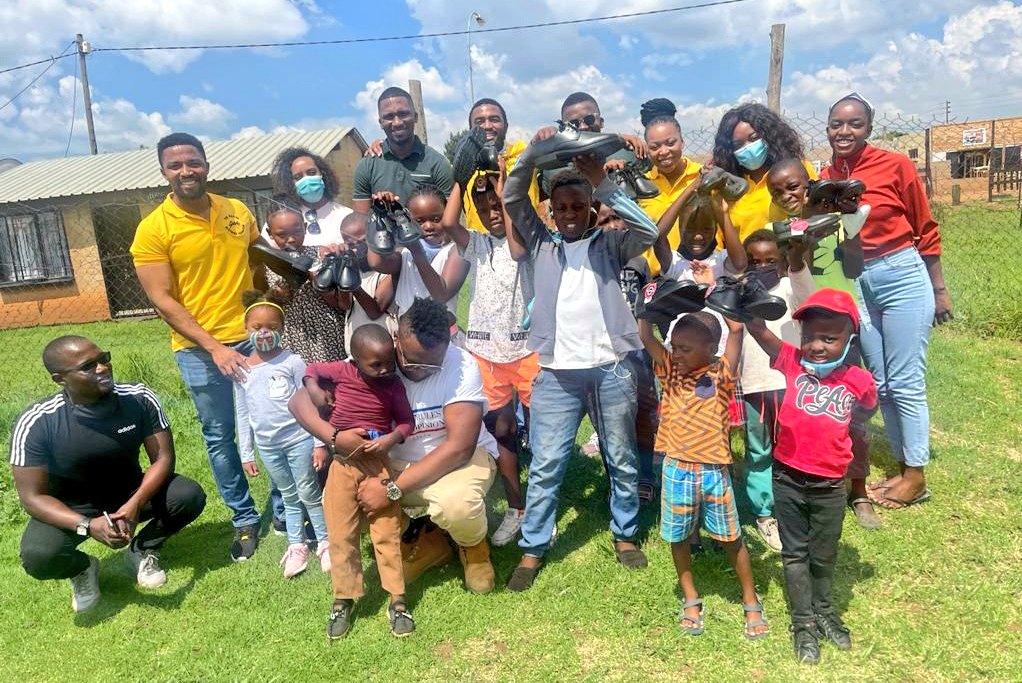 penuelist_'s tweet photo. Donated school shoes in Orange Farm yesterday...
...more than the kids, I'm just really inspired by the team I work with.
I appreciate all the donations & volunteer work. You guys are special... and I love you. #Mamsie #Charity ❤ https://t.co/WabGK3v7PP