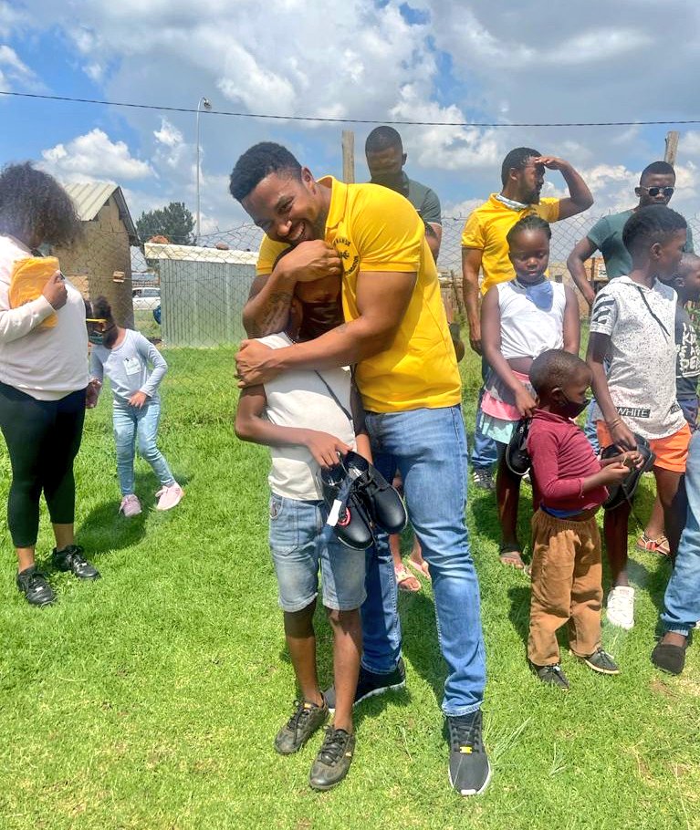 penuelist_'s tweet photo. Donated school shoes in Orange Farm yesterday...
...more than the kids, I'm just really inspired by the team I work with.
I appreciate all the donations & volunteer work. You guys are special... and I love you. #Mamsie #Charity ❤ https://t.co/WabGK3v7PP