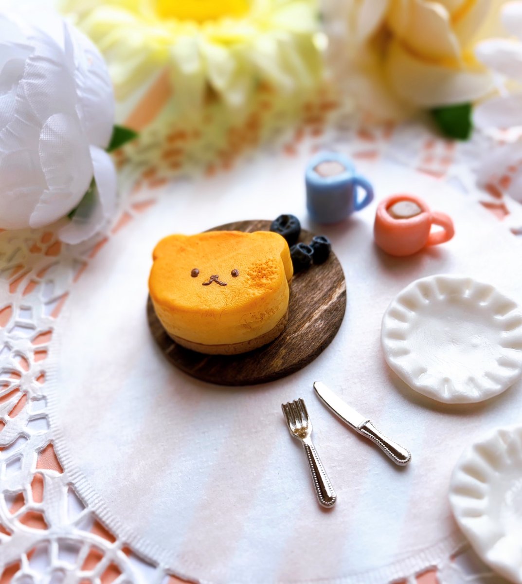 cafe_oxo_chiyu's tweet photo. ベイクドチーズケーキ🧸
リベンジ( 'ω' )وヒビ割れは克服できたかな？🥲
モデナ使いこなせるようになりたい~~~！

#フェイクスイーツ
#樹脂粘土 https://t.co/MNcIfh9cIA