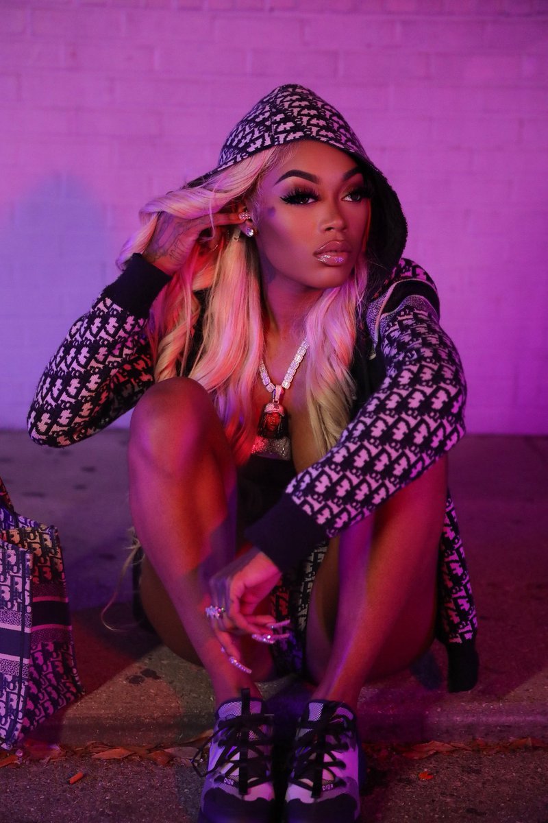 AsianDaBrattt's tweet image. Da Queen 4sho 💙