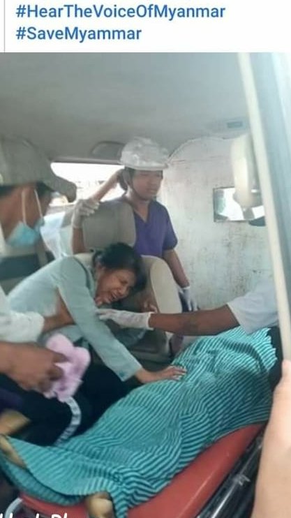 RinKaith's tweet photo. TALK ABOUT HOW CRUEL THE JUNTA IS (police and soldiers)
using sand to cover up our citizens' blood after they've done the deed. SUCH HORRIBLE AND DISGUSTING INHUMANE ACTS
PLEASE SAVE US, WE WANT DEMOCRACY, FREE OUR LEADERS, STOP AND PUT AN END TO THIS COUP, DRIVE AWAY THE JUNTA! https://t.co/rzDjFs0YIF