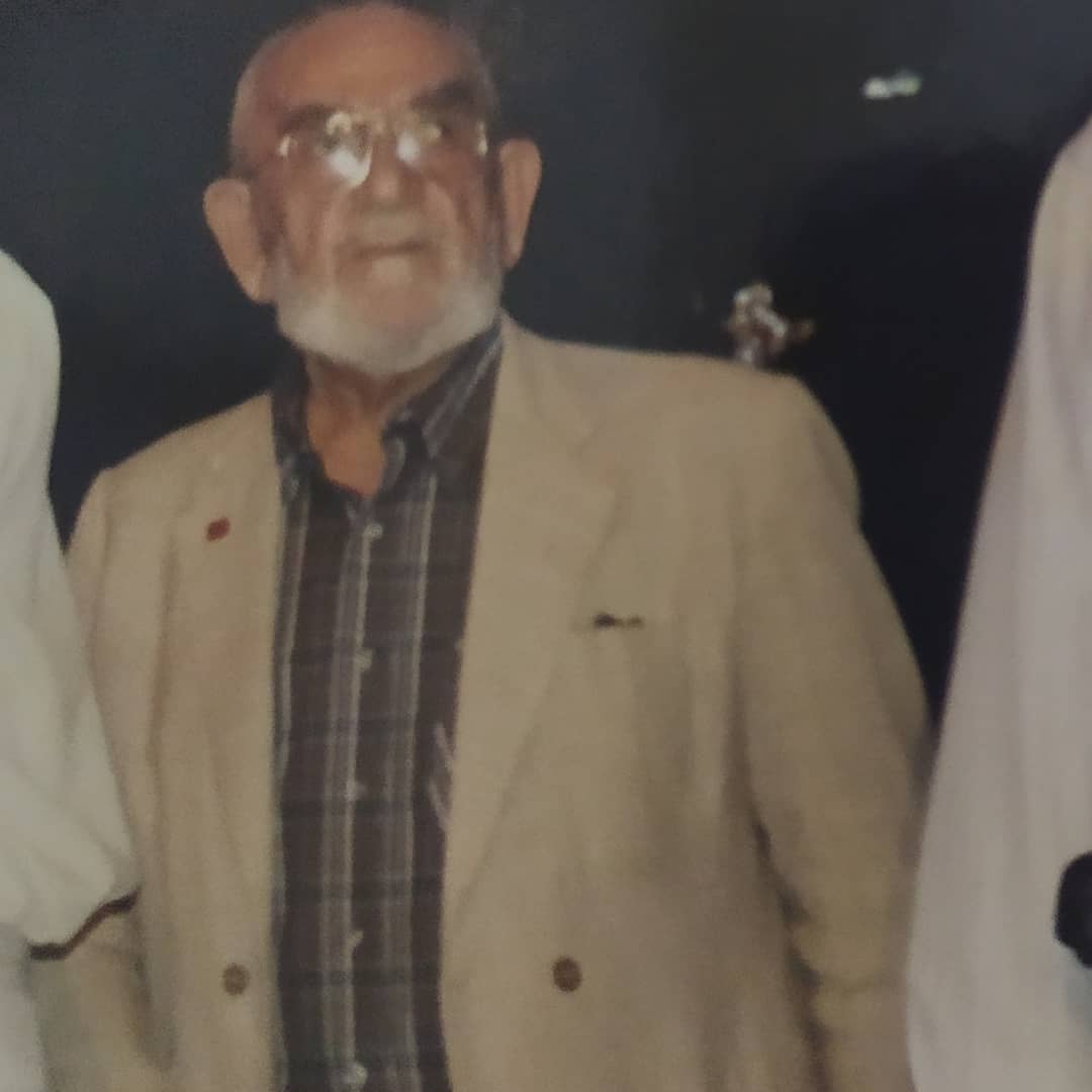 hakimhamit's tweet photo. Erbakan hocamızı bir de böyle okuyun. 
Benim dedem; Terzi Cahit Bacak. O sıradan bir dede değildi yeri geldi mi sırdaş, en yakın arkadaş olu verirdi. Erbakan sevdalısı ve arkadaşıydı. 1969 harekatının öncülerinden di. Rozeti hiç çıkmazdı. #NecmettinErbakan https://t.co/wQ6nkxOo4x