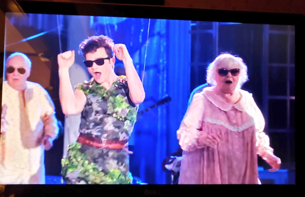 Lightningboy97's tweet photo. Watching one of my favorite Glee episodes written by the amazing @chriscolfer 💖📚 #ODNT #WriterExtraordinaire https://t.co/fWOyyIeKBo