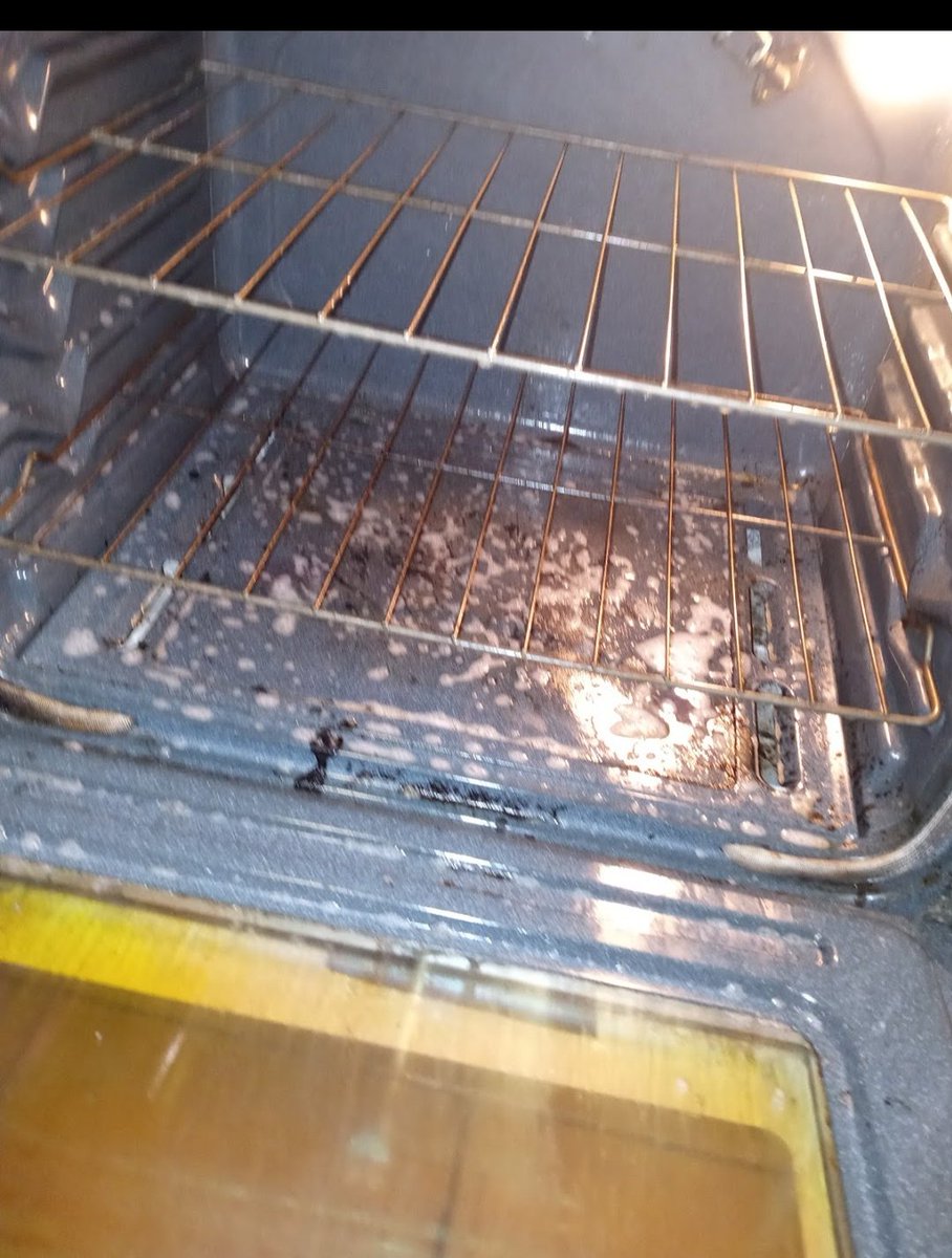 PieceByPeace9's tweet photo. Imagine not even offering to get a cleaning service and make it right but the feds are giving you kickbacks. I'm sick of this shit I'm going to file so many complaints it's ridiculous https://t.co/a2N7J9yp0l