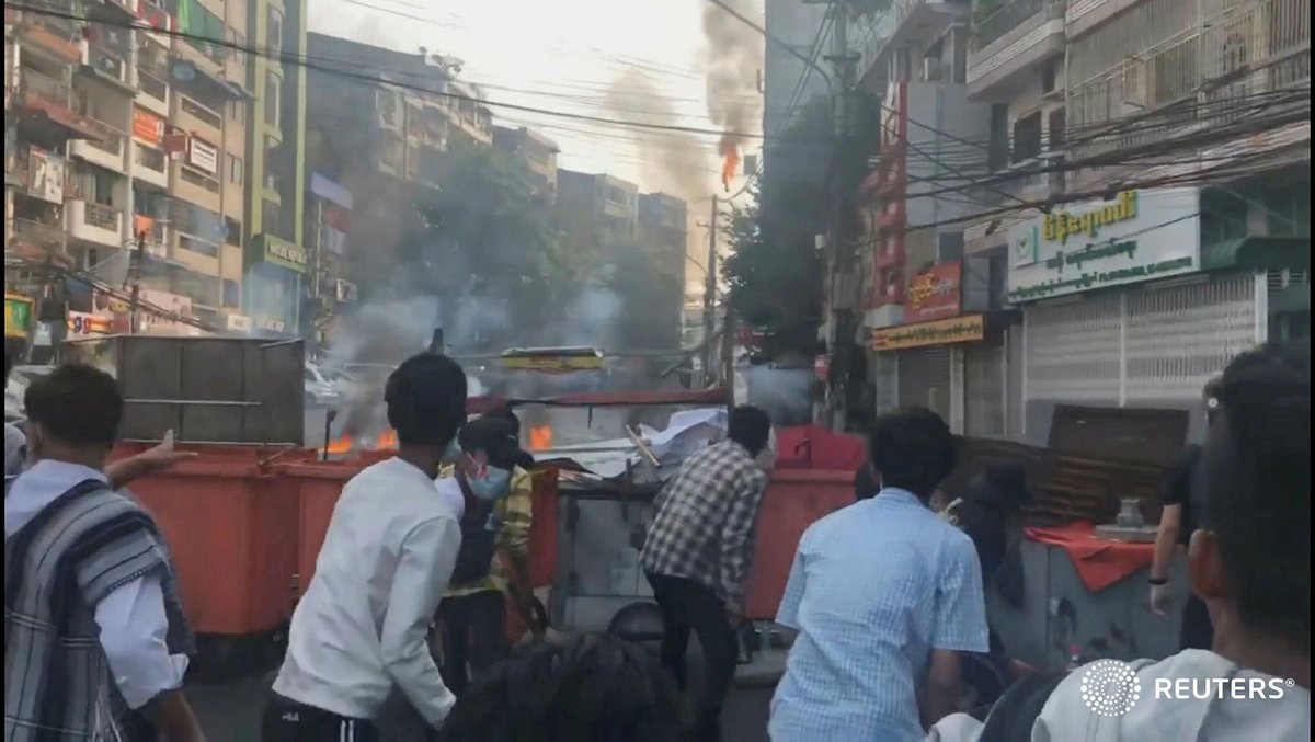 Myanmar protesters throw Molotov cocktails and objects at police as crackdown on anti-coup protesters turns parts of Yangon into a battle zone #WhatsHappeningInMyanmar