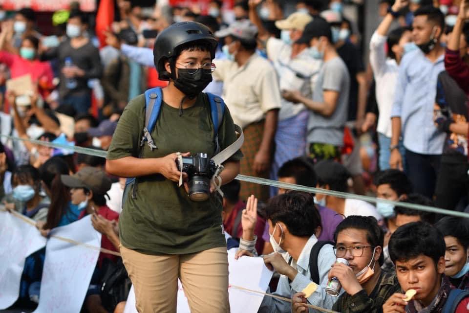 butterflythiri's tweet photo. Shin Moe Myint, a 23 year old freelance photojournalist, is severely beaten and arrested by 7 policemen while she is covering the protest in Myaynigone, Yangon on 28.2. 2021. 
Photo: Shin Moe Myint covering the protest in Hledan.
#WhatsHappeningInMyanmar #Feb28Coup https://t.co/yErdvgIUJT