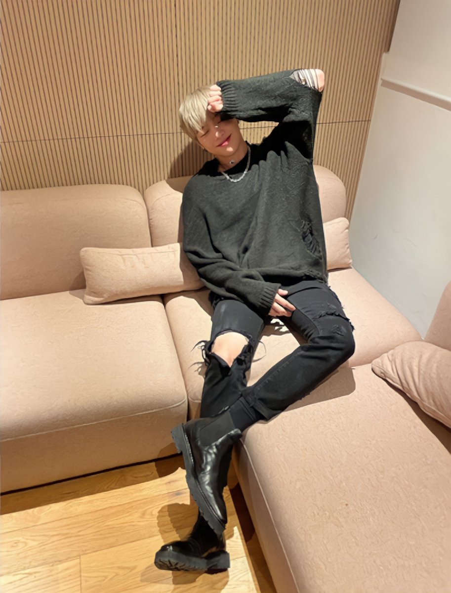 mx1755D's tweet photo. #ThanksToParanoia
노래도뮤비도컨텐츠도예능도다완벽했다
강다니엘감동이야 https://t.co/hMfEzBIXl7