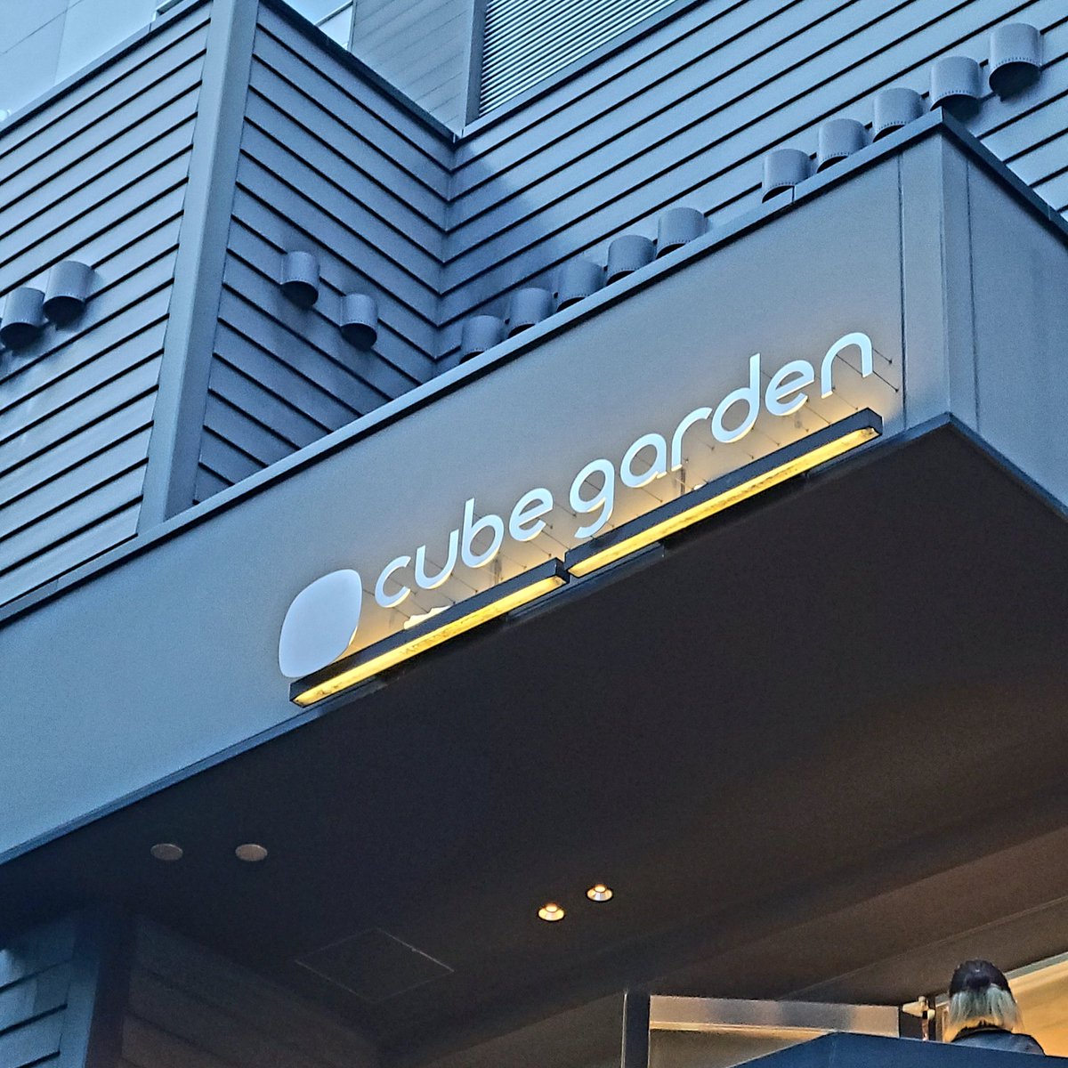 kuso_yafuoku's tweet photo. 待ちに待ったとはこのことか。a flood of circle 〝2020 TOUR 2021〟行ってきましたcube garden。最高に楽しかった😭😭来てくれてありがとう😭😭やっぱりcube gardenの天井は高くてイイネ😏
#AFOC
#AFOC2020 https://t.co/KXpUhQ4DAz