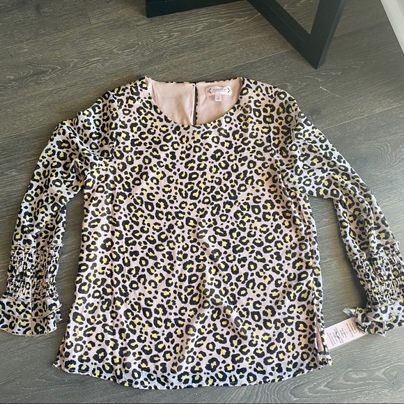 meerhan's tweet photo. So good I had to share! Check out all the items I'm loving on @Poshmarkapp #poshmark #fashion #style #shopmycloset #mossimosupplyco #juicycouture #nanettelepore: https://t.co/Kuwz1AVXxR https://t.co/penhol4NDy