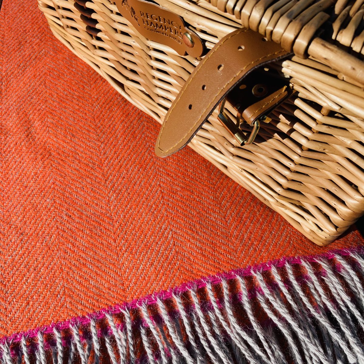 Vivid orange with a pink flash. Stay warm and cosy when you venture outside. ⁣
.⁣
.⁣
.⁣
.⁣
.⁣
#foll #blanket #landscapelover #landscapeporn #followersreal #epoxy #landscapephoto #like4followers #followers #followbacknow #likephoto #instagramfollowers #follo #followyou