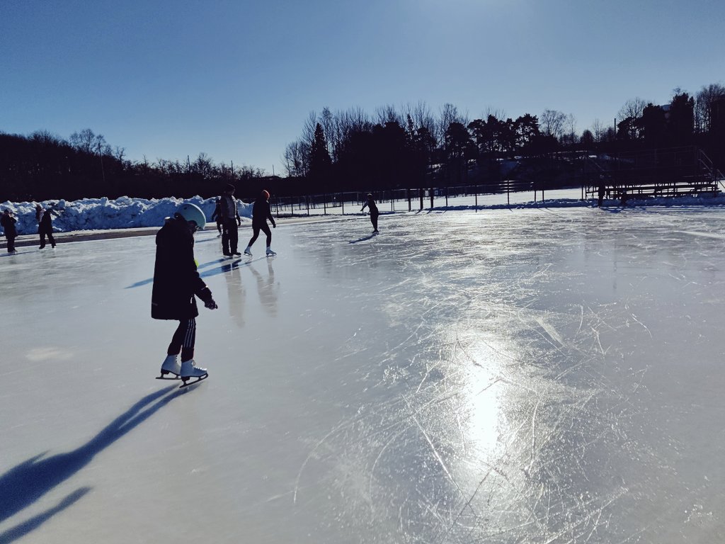 #Skating season is also soon over in Helsinki. Even these refrigerated ice rinks are struggling in this present heat wave. Ice is getting too soft for skating. https://t.co/JgCrURzi5D