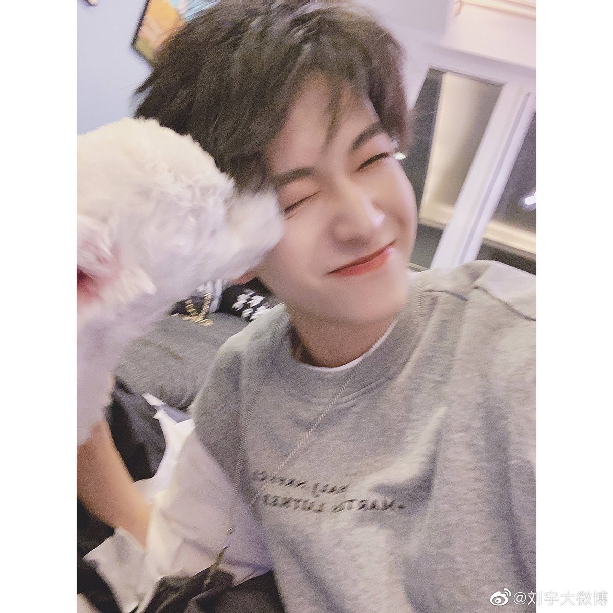 liuyuarchive's tweet photo. — thread of liuyu with mocha and other dog 🐶

#CHUANG2021 #LIUYU #刘宇 https://t.co/90RwH7bPbW