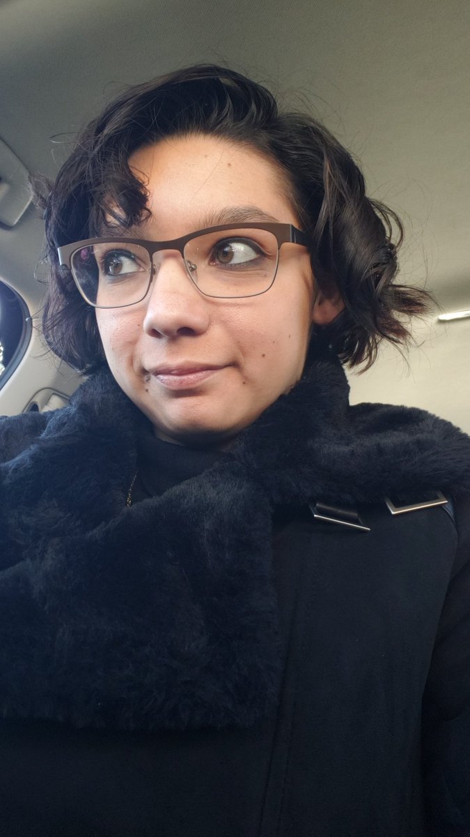 AToastland's tweet photo. Off to explore a castle today!!!!
#bundledup #fuzzycoat https://t.co/zNitKEk76X