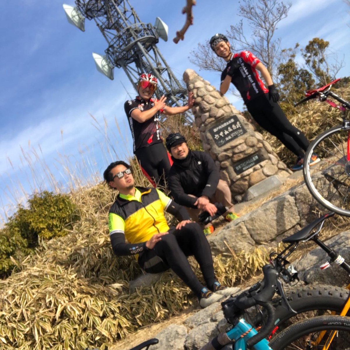 hiroshi0273's tweet photo. 六甲山はぁはぁ倶楽部のCEO @nissyan_hr_ceo さんに勧められてマウンテンバイクを買ってしまうぐらい自転車にハマってしまいました🤣今日は東ルートから山頂までマウンテンバイク初ライド😄 #specializedfuse #マウンテンバイク好きな人と繋がりたい #六甲山ヒルクライム #マウンテンバイク https://t.co/ZEs84c6hx7