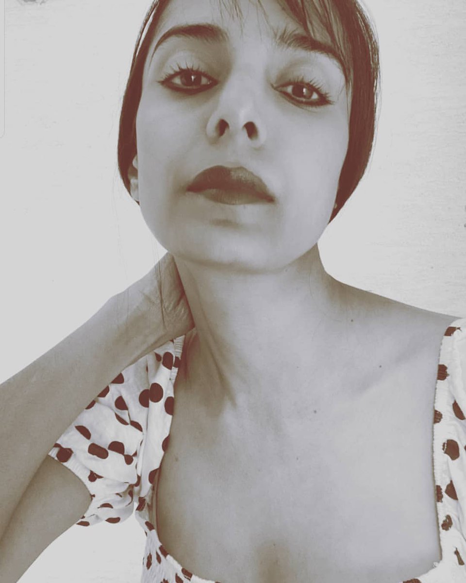 PoojaSharma_FC's tweet photo. #InstaUpdate ~ by #PoojaSharma
"A giraffe's coffee would be cold by the time it reached the bottom of its throat. Ever think about that ? No...you only think about yourself 🤣

#nomyneckisnotthatlong #giraffenecknot #justlaughitoff #enjoytheshot"

https://t.co/venpWcq4l8 https://t.co/B9xOYzdxrO