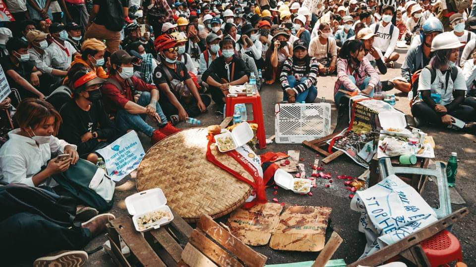 The Armed Forces fired on the protesters in Myanmar including Yangon, Dawei and Mandalay. Some are confirmed dead. 

#WhatsHappeningInMyanmar 
#anticoupprotest