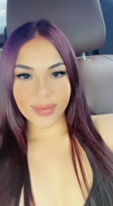 Pretty girl w pretty vibes ? https://t.co/c172U2ppT9