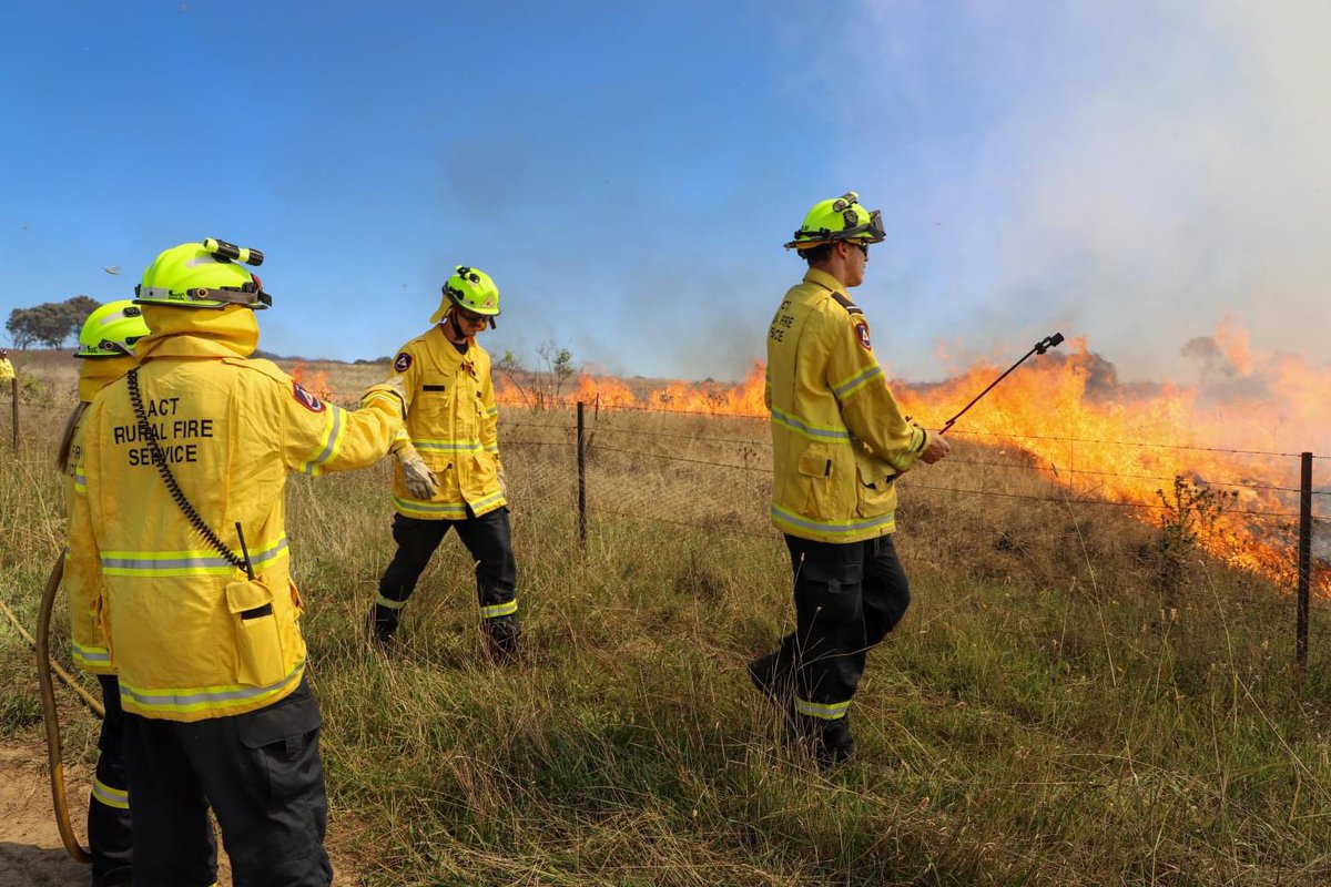 jamesmorrisau's tweet photo. Great day to duck out and capture some amazing work #ACTRFS volunteers were completing. Crews were assisting a landholder with a private hazard reduction to erradicate an evasive weed, the african lovegrass. https://t.co/cBDOuVg1ls