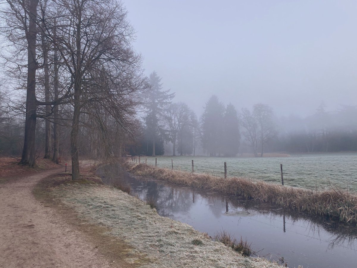 FrankJongejan's tweet photo. Hardlooprondje 🏃‍♂️op zondagochtend door het prachtige, maar nog mistige Warnsborn. #sundaymorning #running #warnsborn #arnhemrun #motivation https://t.co/IW2RTIocH8