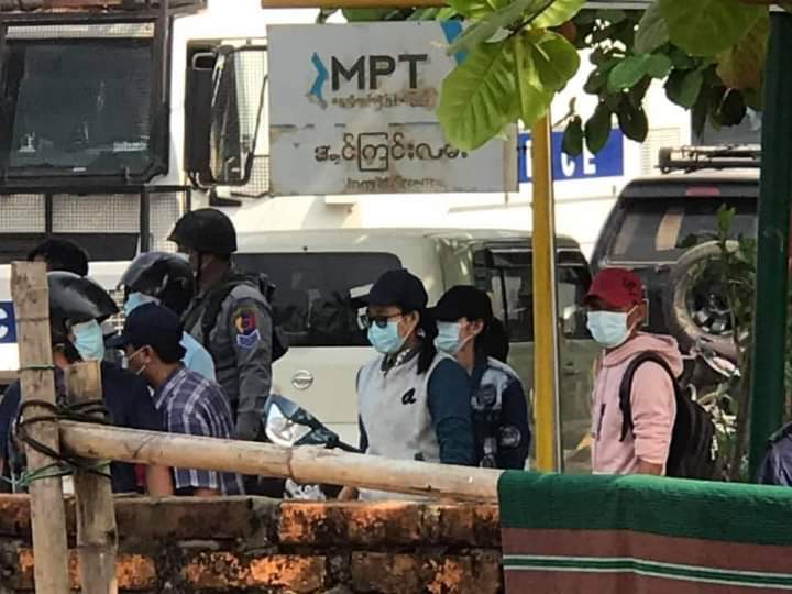 Dragging the hair of  a woman is totally wrong and brutal  

#HearTheVoiceOfMyanmar
#MilkTeaAlliance
#JusticeForMyanmar
#WhatsHappeningInMyanmar 
#Feb28Coup