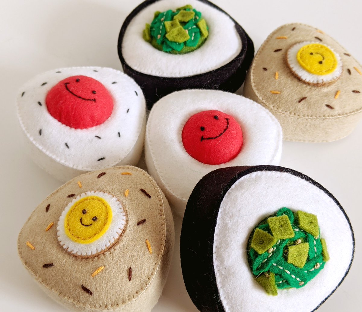 Ange Felt 具が取り外せるおにぎり 具を取り替えられたり のりもスナップボタンが付いてるのではずせたりできすよ 次はおかず Pattern Minimofeuu Toy 様 おにぎり お弁当 具が外せるおにぎり おままごと 子供おもちゃ フェルトままごと