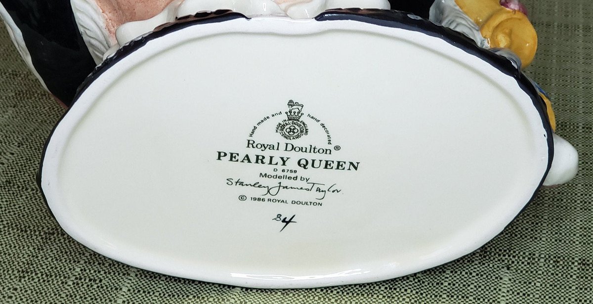 atticesoterica's tweet photo. Vintage Royal Doulton Pearly King and Pearly Queen Highly Decorative Toby Jugs Set Buttons Feathers Bells Handmade Hand Decorated Cockney https://t.co/5iuPv04bUO #BestOffer #Etsy #Antiques #Vintage #AtticEsoterica #Collectibles #Curios #CharacterJug https://t.co/CCr4Tnk1oJ