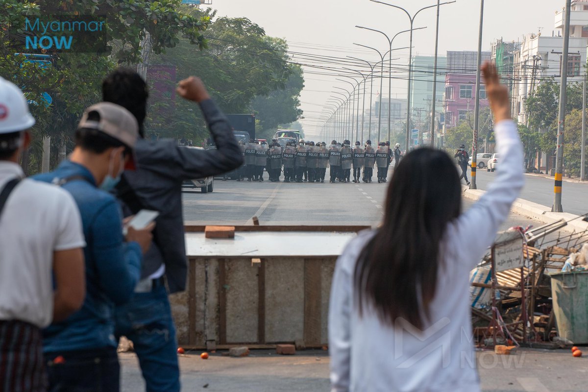 Myanmar_Now_Eng's tweet image. Pictures:  In Mandalay, at least 6 people sustained injuries from gunshots. Here are the protest scenes in Mandalay, the second biggest city of Myanmar. 
#WhatsHappeningInMyanmar #2021uprising #myanmarcrackdown