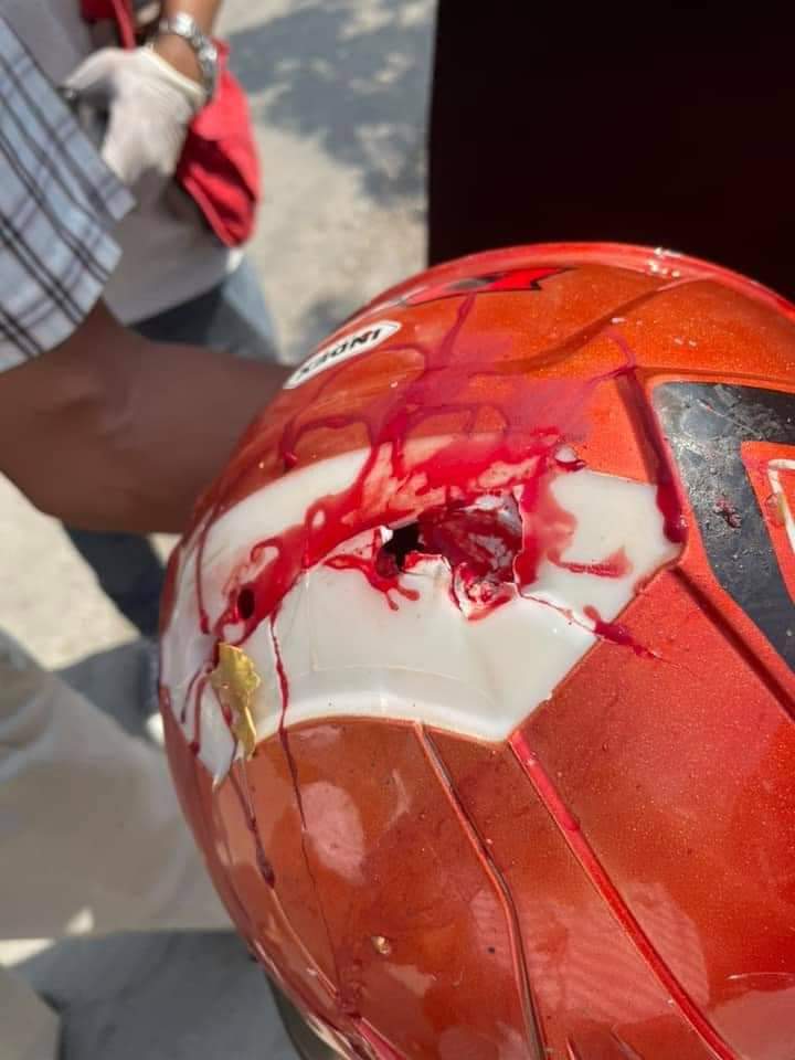 marn_khin's tweet photo. TW// Blood, Violence 
A civilian was shot in the head near 65 street and 41 street,Mandalay
The pieces of brain tissue in the helmet can been seen as in the photos.

#Feb28Coup
#MilkTeaAlliance 
#WhatsHappeningInMyanmar https://t.co/2AVQkx1bkS