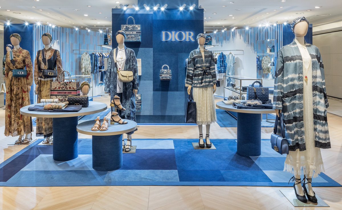 Dior Presents #협찬

디올 하우스가 갤러리아 백화점 EAST 1층에 2021 봄-여름 컬렉션을 만날 수 있는 팝업 스토어를 오픈했습니다. 수지가 컬렉션의 레디-투-웨어를 그만의 스타일로 소화하며 참석해 그 공간을 꽉 채웠습니다.

#DiorSS21 #Dior #디올 #수지