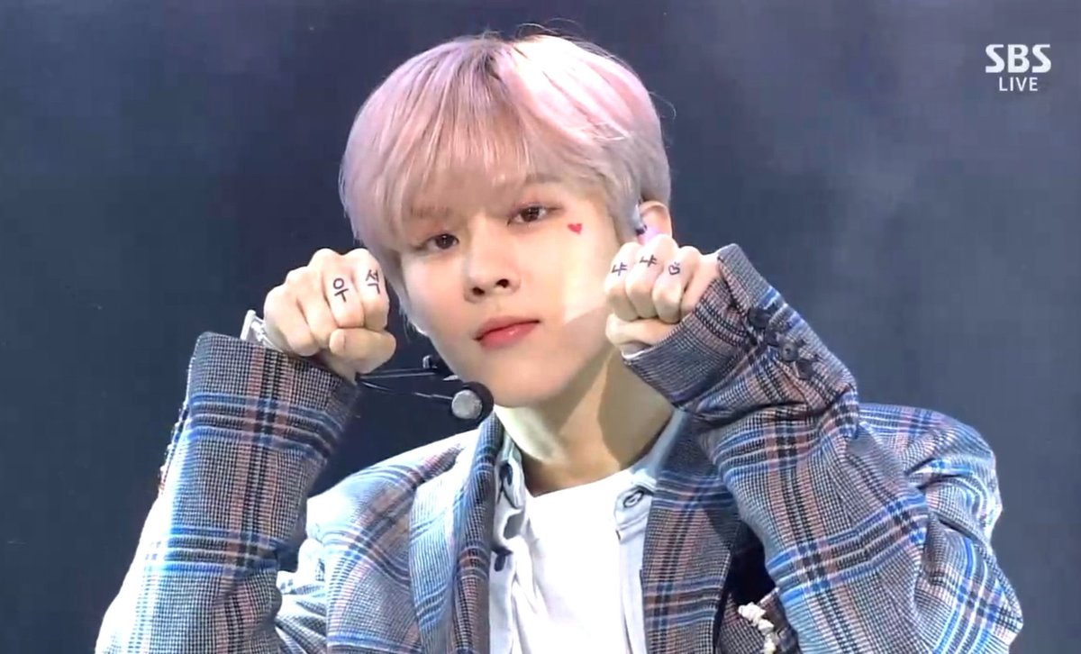 sisi200525's tweet photo. 슈가로행복한2월이었다
우석냐냐평함
#김우석_Sugar_고미워요
#Better_with_Wooseok_always https://t.co/t1NaVUTNqF