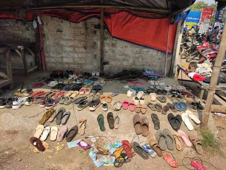 minnay_k's tweet photo. Leftovers of the captured protesters after police violent crackdown in Lashio, Shan State, Myanmar.

@RapporteurUn
@KenRoth
#MilkTeaAlliance 
#WhatsHappeningInMyanmar https://t.co/8jdz4EhEgE