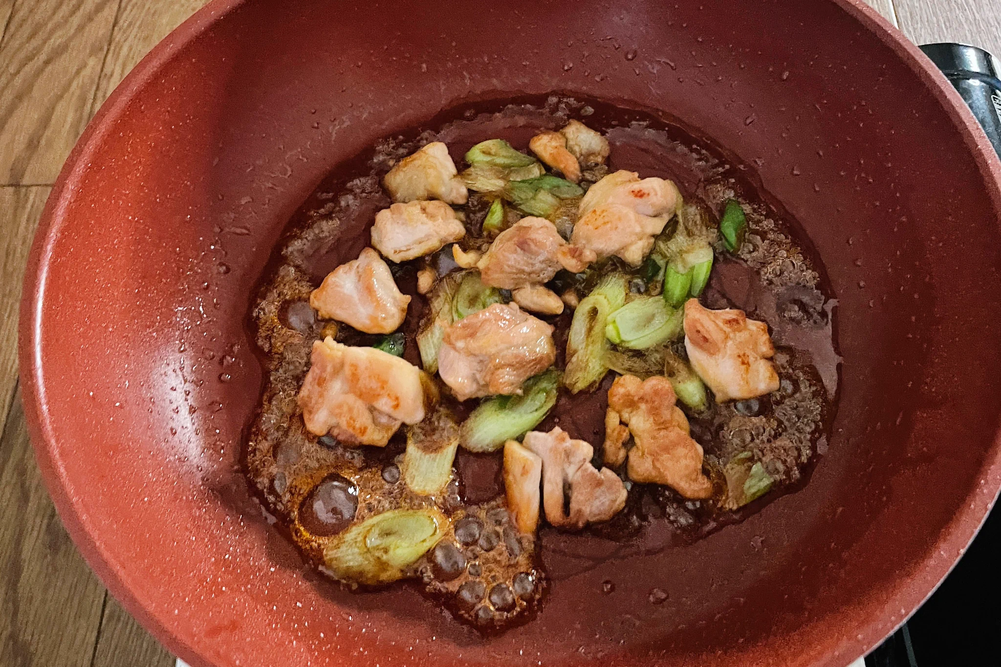 ネギ好きさんにおすすめの一品！簡単に作れて美味しそうな「ネギま丼」のレシピ！
