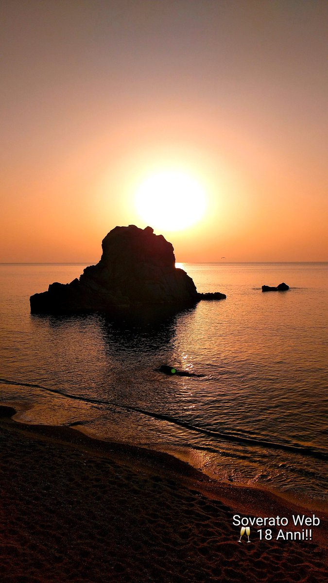 Alba a Pietragrande #Soverato #Calabria #Mare @Soverato #sunrise #alba # pietragrande #28febbraio, image size:675x1200