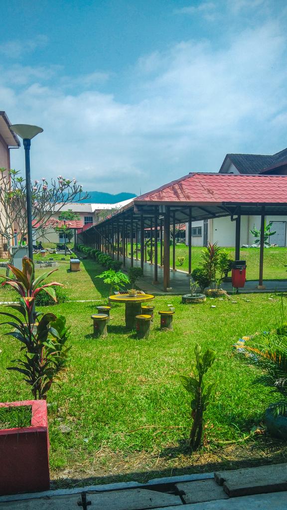 UniKLMICET's tweet photo. Hi micetians semua!
Agak² view yang menghijau ni dari side mana? 🤭

Clue: Tempat banyak bahan ilmiah 😌

#micet #teknologikejuruteraankimia https://t.co/Eq6VEg8zeI