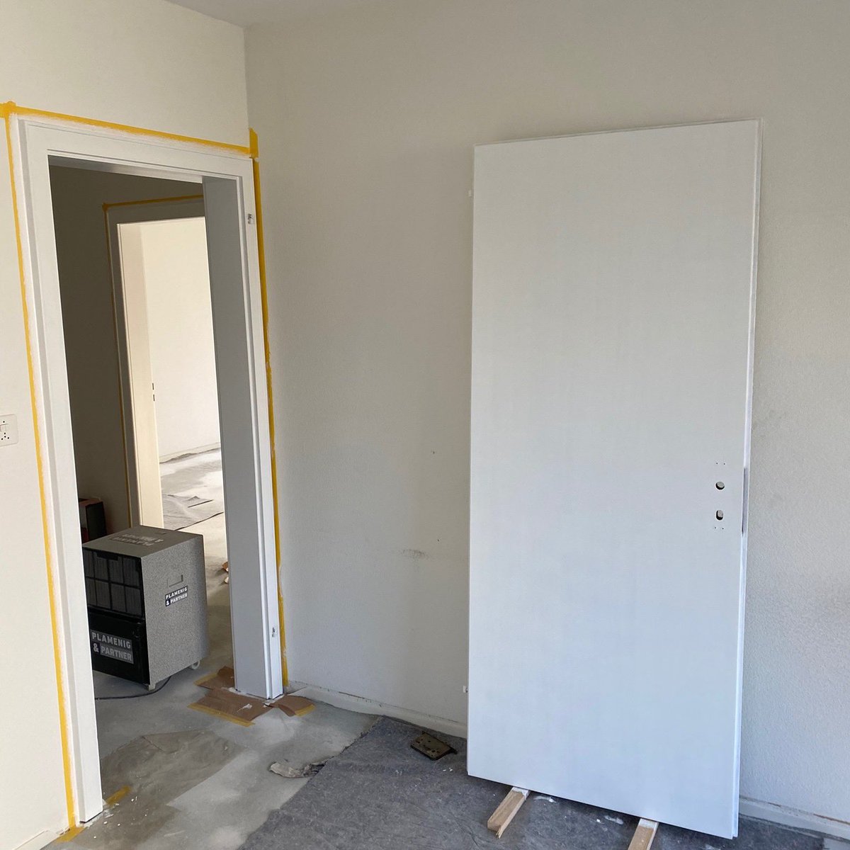 Kunden-#Malerarbeiten - Holzwerk komplett erneuern 
Benötigt auch Ihr Holzwerk einen neuen Anstrich? Wir helfen Ihnen gerne. 
#Maler, #holzwerk, #WirbauendieZukunftinderGegenwart #Umbau #Renovation #Sanierung