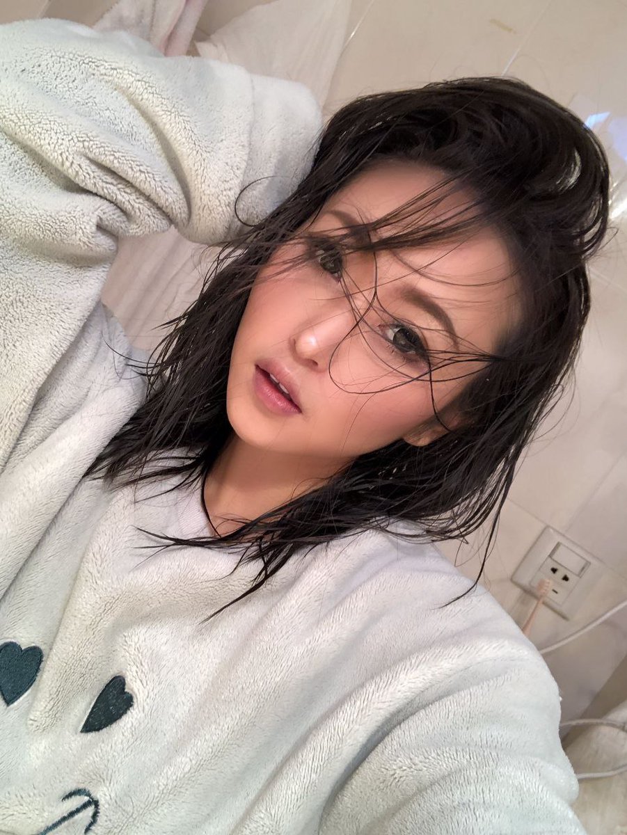 dong9900's tweet photo. 姓名：采儿
年龄：23
地址：上海（特别提示迪士尼附近）
职业：少妇
XP：S野外露出，后入
投稿原因：被网友羞辱��流淫水
联系方式：保密
推友们快来意淫她，很骚的一个少妇，嫩乳，嫩穴，你们的留言她也会看，有感觉的会私信你们哦！
#少妇 #反差 #羞辱 #调教 #反差女 #骚货 #贱种 #母狗 #淫荡 #肉便器 https://t.co/LBcFKiSJzq