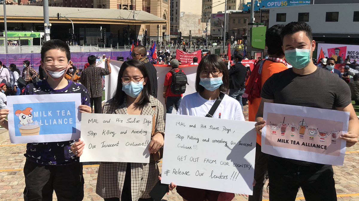Today my friend <a href="/Horror_Zoo/">Zoo已退休，不使用任何社交媒体</a> and I attended a rally in #Melbourne in solidarity with #Myanmar

Together with our #Burmese friends we condemned the military coup and cheered for #Democracy

#MilkTeaAlliance members in #Australia we must pressure the government to take action! 🇲🇲🇦🇺