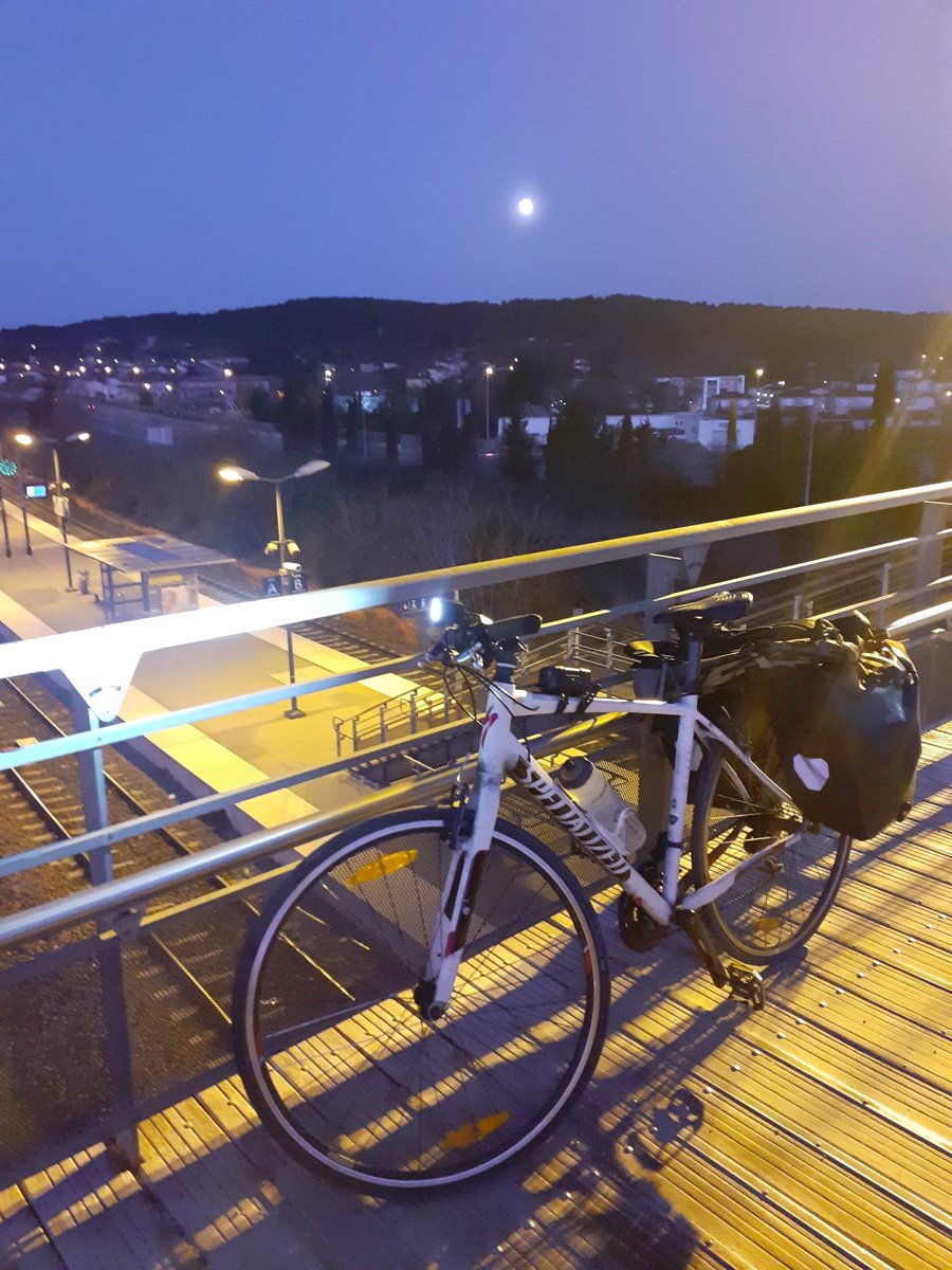 Sortons dans nos massifs sans voiture !
Marseille Gardanne en TER, vélo jusqu'à la Sainte Victoire,  escalade de l'éperon de Saint Serre, retour Marseille  à vélo.🤩
#ecoathlete