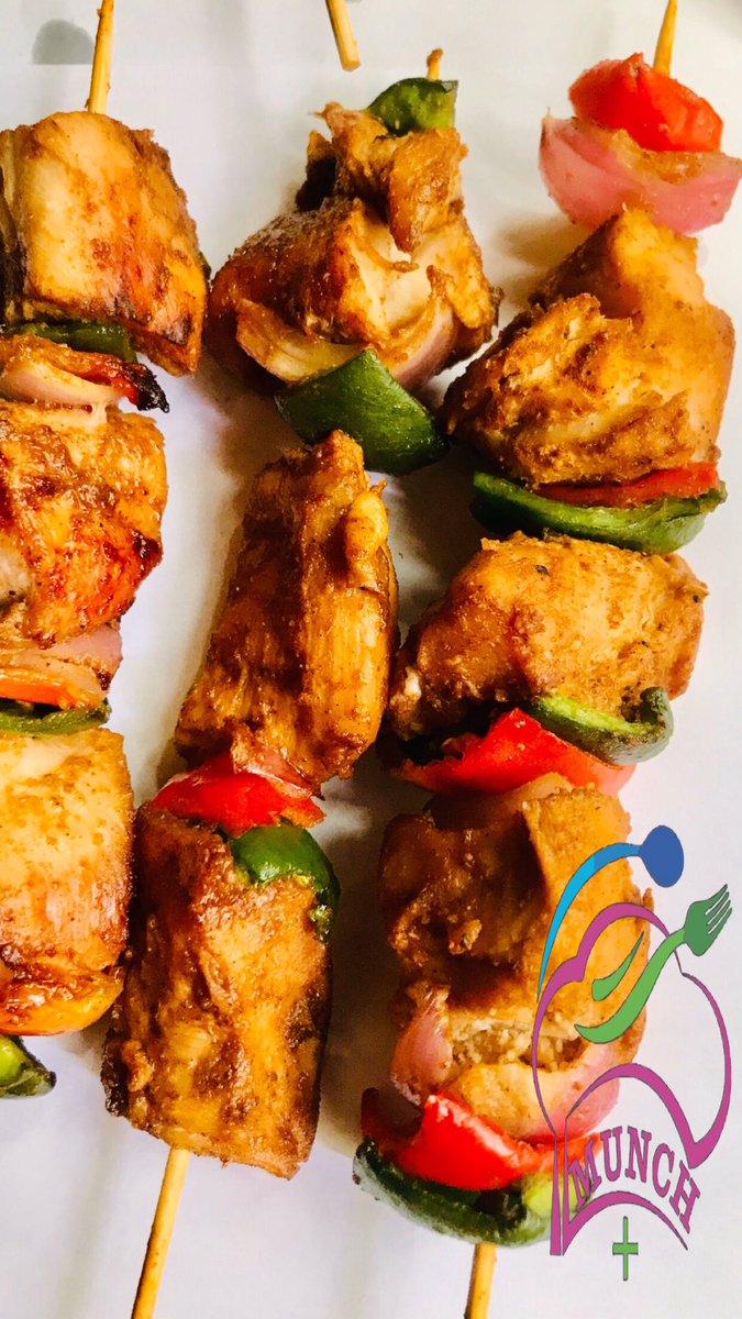 Munchplus_NG's tweet photo. Chicken kebab 500.                          Beef burger 800.                                      Chicken burger 1000.                                 Samosa pack 1000.                           Beef shawarma with sausage 900.          Chicken shawarma with sausage 1000.(kaduna) https://t.co/XhcerT5NQ8