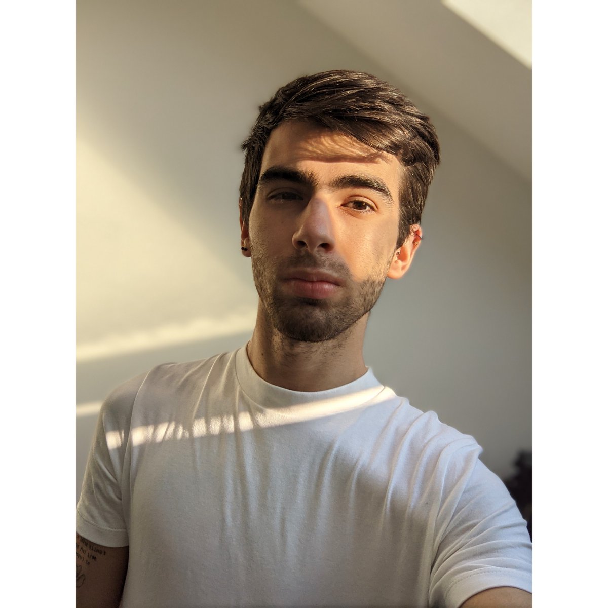 ScottieLewis97's tweet photo. Morning,Up bright and early again βοΈπ#selfie #bodyclock #nolayin #gay23 #GAY #lgbt #gayuk #gayotter #gaywales #gayguy #piercings #nofilter #nofilterneeded #lgbt #taken #upandrepeat #brightandearly https://t.co/gM4ImfUtKn